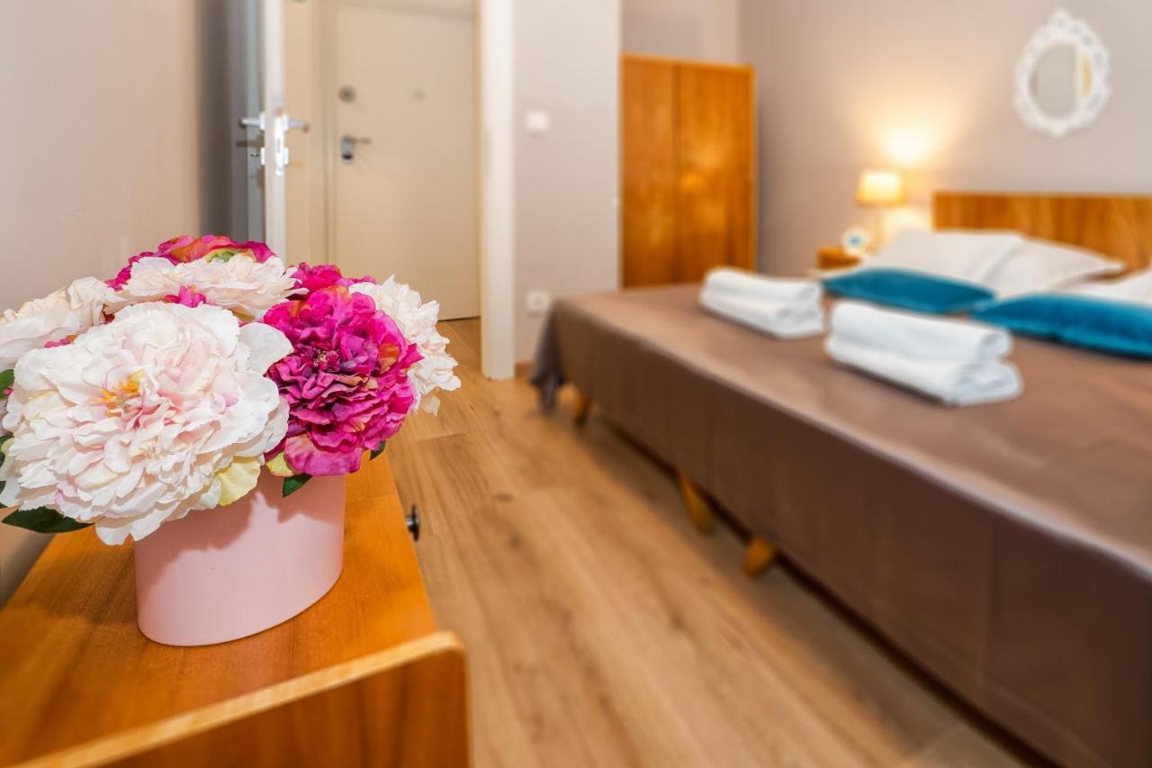 Apartment Queen Teuta In The Heart Of Split Historical Heritage Exterior photo
